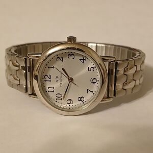 VP View Point Quartz Analog Women's Bracelet Watch WR 30M CC3D82900